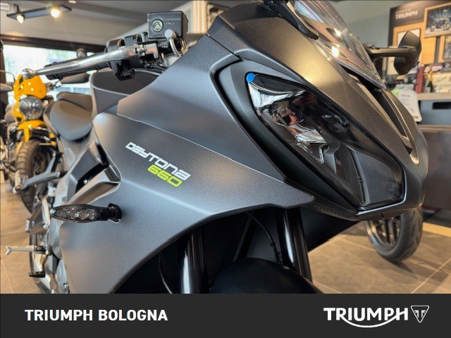 TRIUMPH Daytona 660 Abs