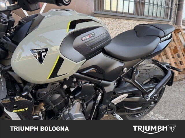 TRIUMPH Trident 660 Diablo Red / Sapphire Black Abs