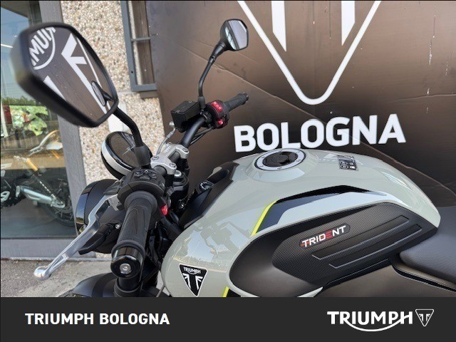 TRIUMPH Trident 660 Diablo Red / Sapphire Black Abs